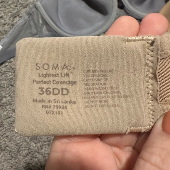 2 SOMA size 36DD Lightest Lifts bras tan gray adjustable straps - Picture 5 of 15